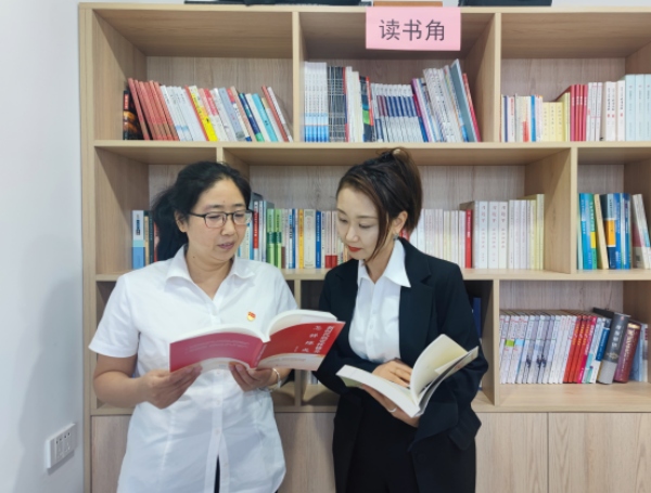 携一缕书香?润秋日时光