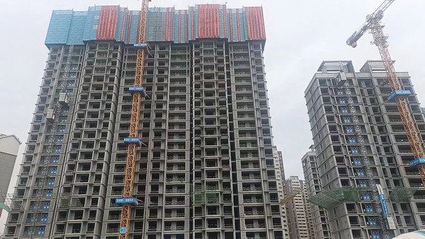 陕煤建设承建新龙城一期项目主体结构顺利封顶