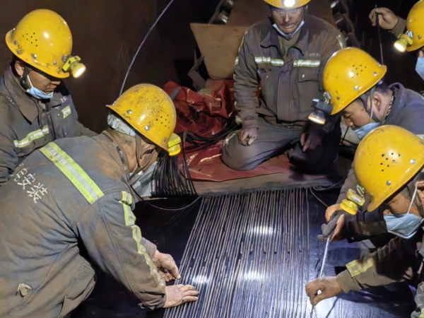 陕煤建设机电安装公司酒钢项目部“打响”皮带抢修战