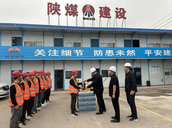 慰问暖人心 关爱鼓干劲