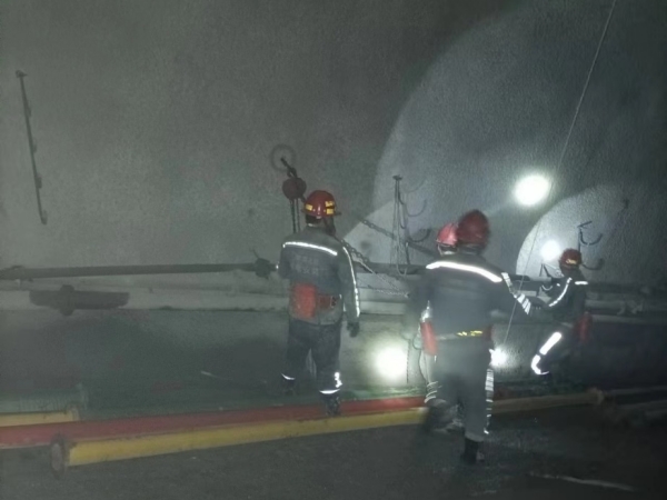 陕煤建设机电安装公司沙梁煤矿斜井管路延伸工程如火如荼