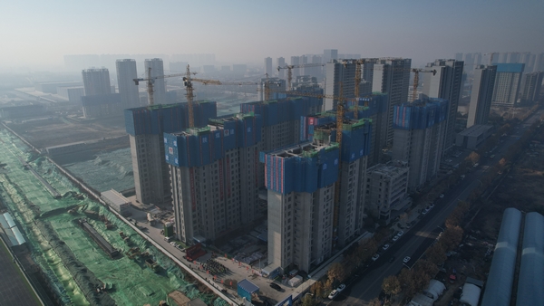 陕煤建设渭南分公司：暖冬时节喜迎白桦林悦项目主体封顶