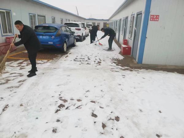 陕煤建设煤矿运营服务分公司：“防风雪、保安全” 我们在行动