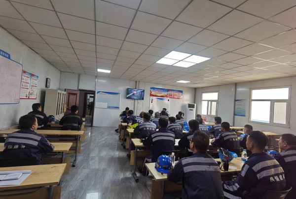 陕煤建设洗选煤运营公司红柳林洗煤厂项目部： 一防一止降险  一守一护保安