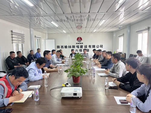 榆林城投集团总会计师朱志昌一行莅临陕煤建设榆林公司承建的榆溪希望城建设项目检查指导工作