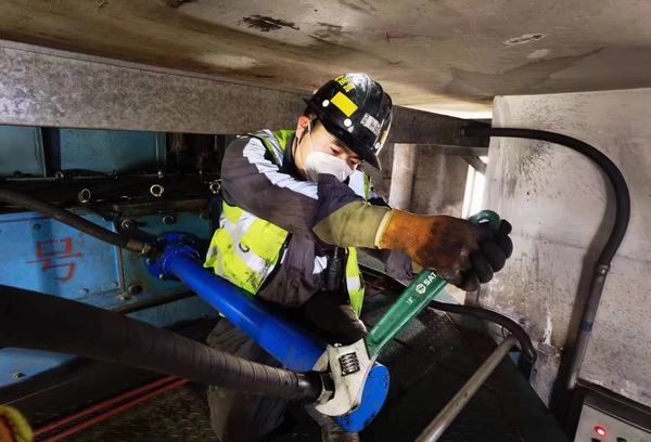 陕煤建设洗选煤运营公司柠条塔运营项目部：争分夺秒护设备，齐心协力保生产