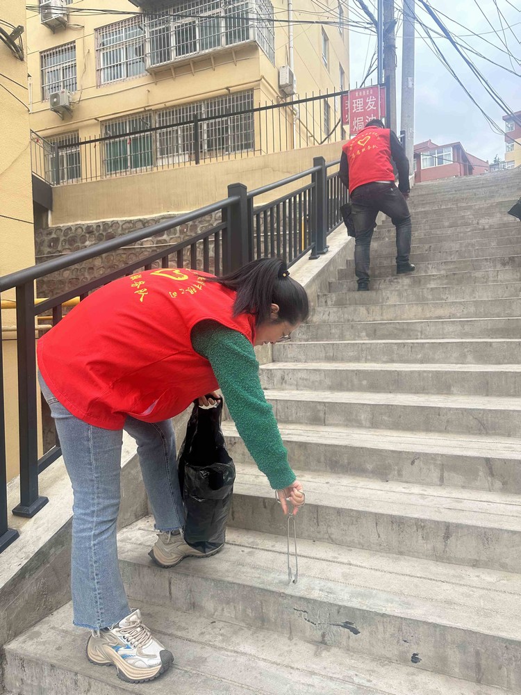 陕煤建设机电安装公司:志愿服务迎“五一”,文明与爱齐传递