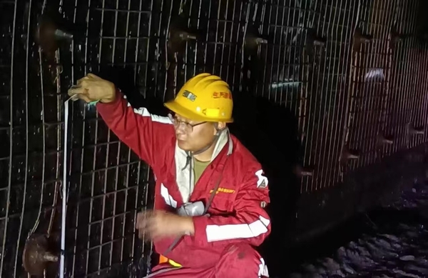 陕煤建设煤矿运营服务分公司：五一我在岗 平凡亦有光