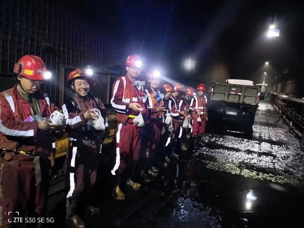 陕煤建设煤矿运营服务分公司：平安端午 “粽”情重义