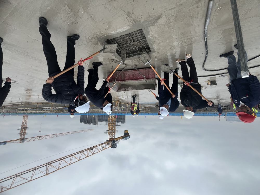 喜报！陕煤建设榆林公司承建的迁建榆林市第八中学项目N1标段综合楼主体喜迎封顶