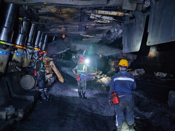 陕煤建设煤矿运营服务分公司：高效完成巴拉素煤矿2101综采工作面设备回撤及安装工程