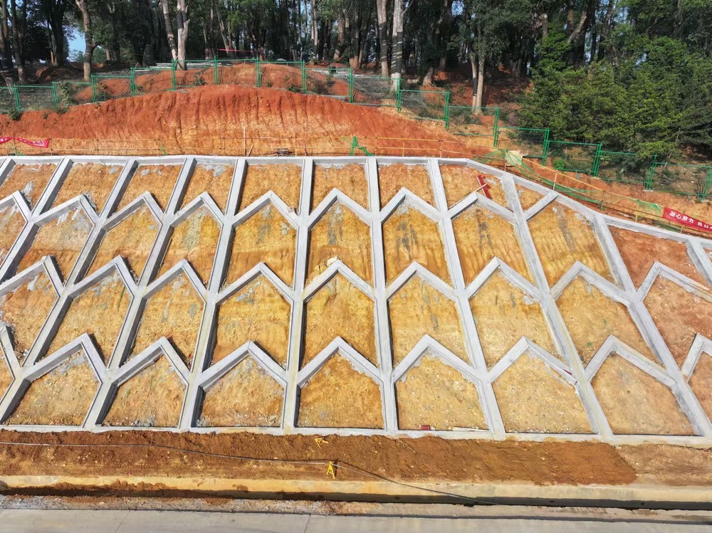 陕煤建设西北分公司:攻坚克难啃“骨头”、边坡治理显成效