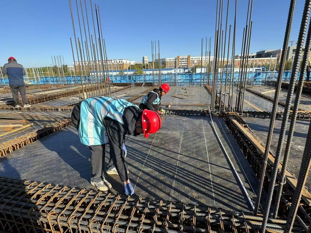 寒冬坚守，工地上的最美身影