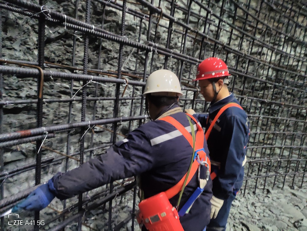 喜报！陕煤建设矿建二公司施工的曹家滩煤矿副立井井筒大断面壁座施工验收完毕