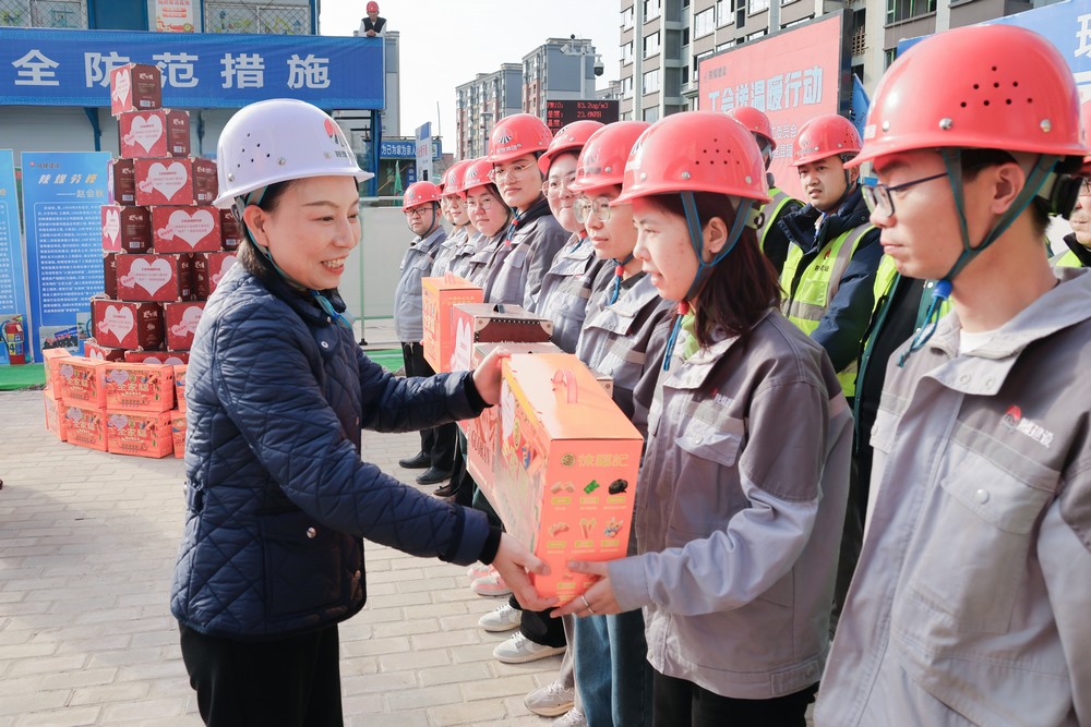 省总工会领导为陕煤建设一线职工送温暖