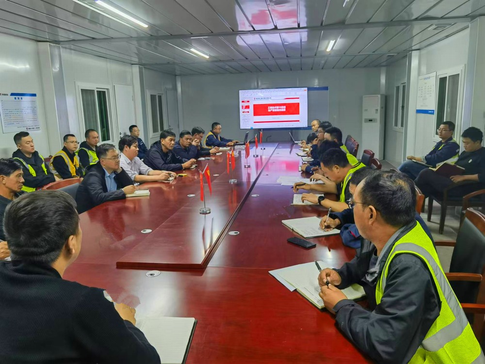 陕煤建设铜煤公司顺利完成输煤栈桥吊装作业