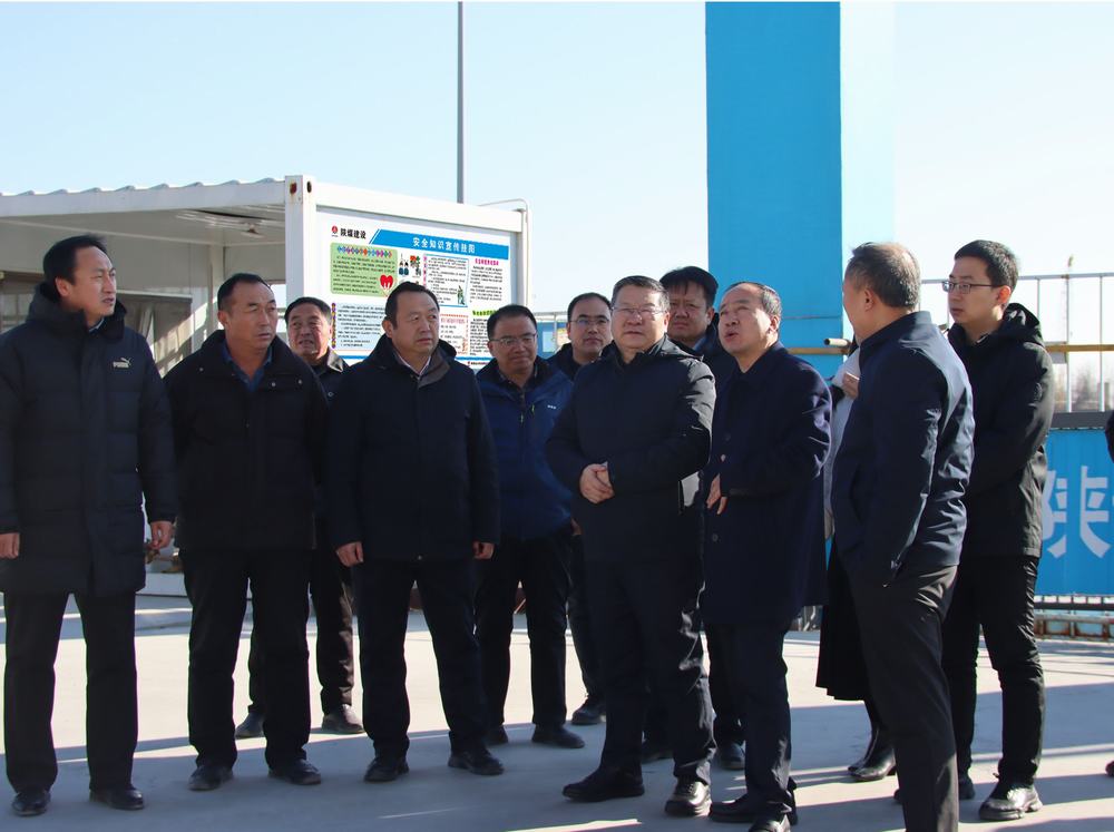 榆林市副市长沈效功一行莅临榆林市第八中学迁建项目调研指导工作