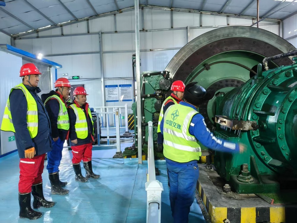 人勤春来早 奋斗正当时