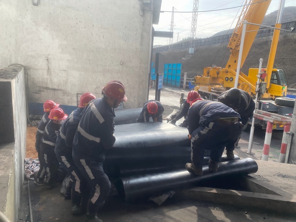 陕煤建设韩城分公司张家峁项目部圆满完成张家峁煤矿快速装车站601胶带机胶带更换项目检修任务