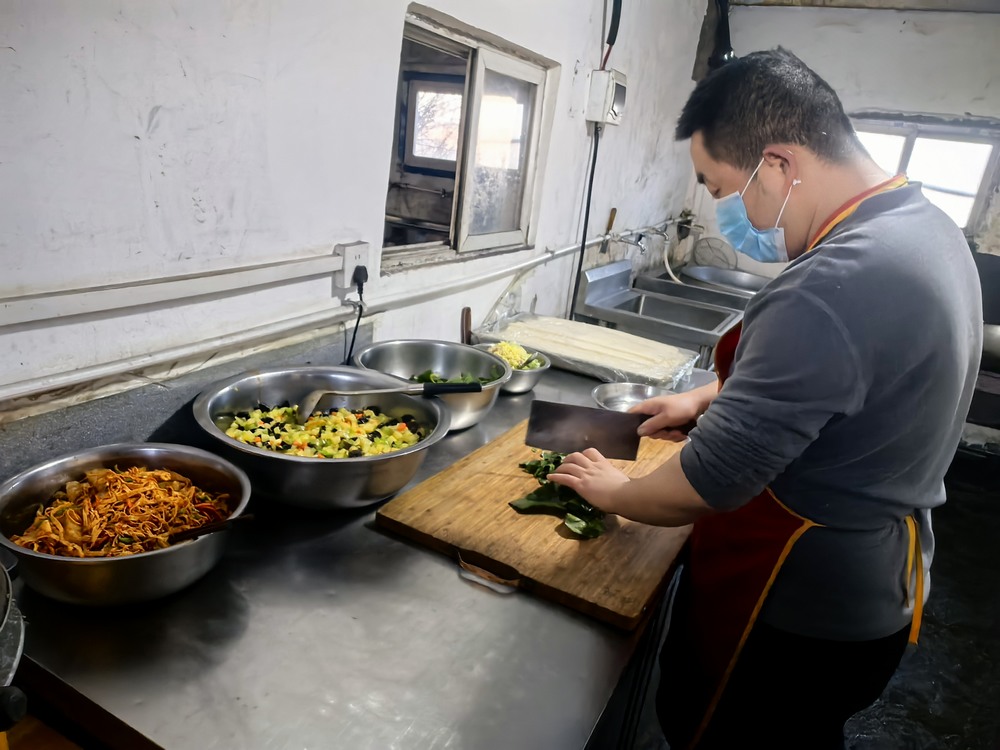 陕煤建设洗选煤运营公司第二项目部:“食、浴、居”三管齐下 提升员工幸福感