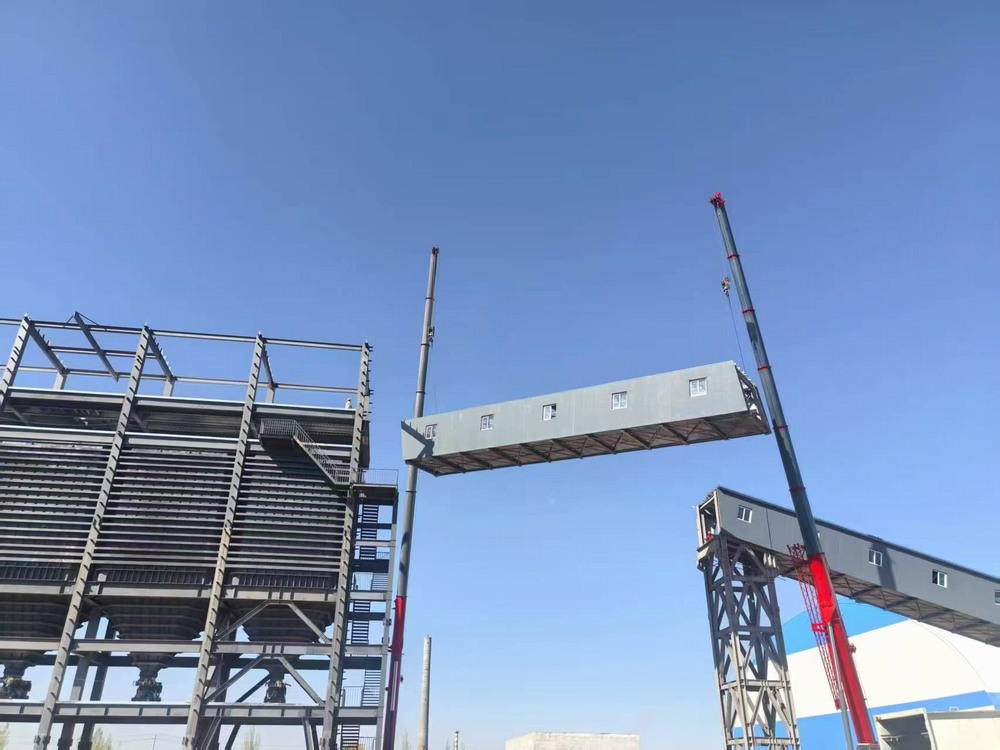 陕煤建设天工公司新疆第一项目部：双机协作展绝技，栈桥凌空贯长虹