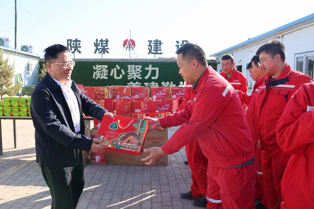 集团领导“五一”期间深入一线开展安全督导检查并慰问干部员工