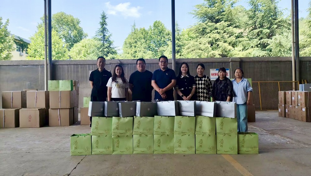 以暖心之举践初心 用贴心服务聚合力