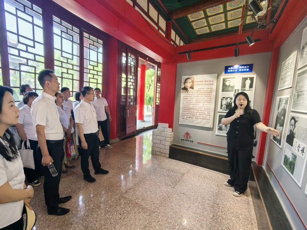 陕煤建设路桥分公司党支部开展“缅怀先烈忆党史,传承精神践初心”主题党日活动