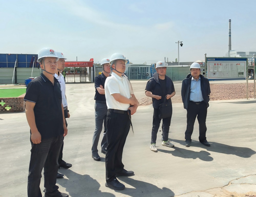 榆林市城镇建设服务中心副书记韦宏刚一行深入天工公司基层项目现场检查指导