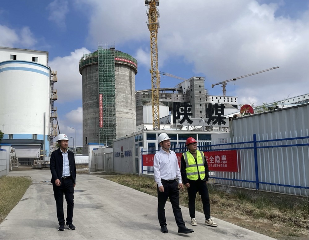 陕西小保当矿业有限公司副总经理刘朕中一行深入天工公司基层项目开展端午节安全专项检查