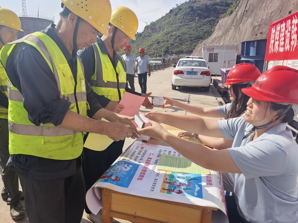 柔肩担重任 匠心筑安澜