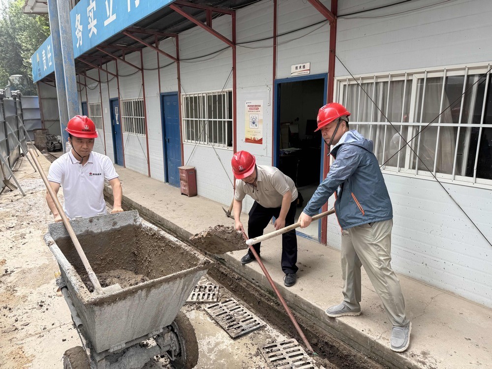 陕煤建设韩城分公司土建二项目部：党团携手，筑牢雨季安全防线