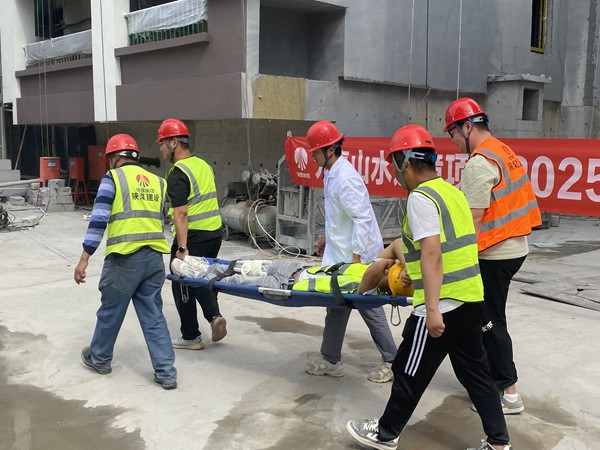 陕煤建设大秦置业公司:山水逸境项目开展高处坠落应急救援演练