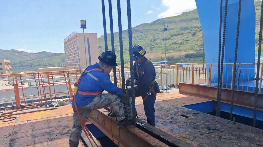 陕煤建设矿建二公司安装项目部高效完成王峰煤矿副立井提升钢丝绳更换任务