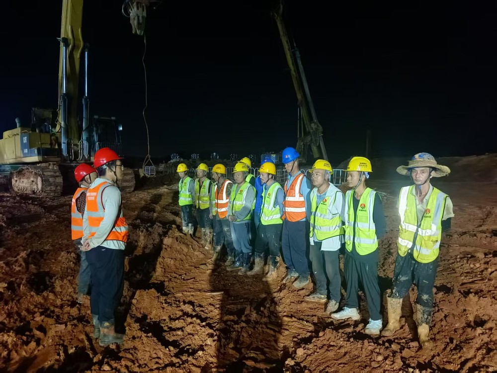 陕煤建设西北分公司汨罗电厂项目部：汛期“三重防护网”护航桩基工程稳步推进