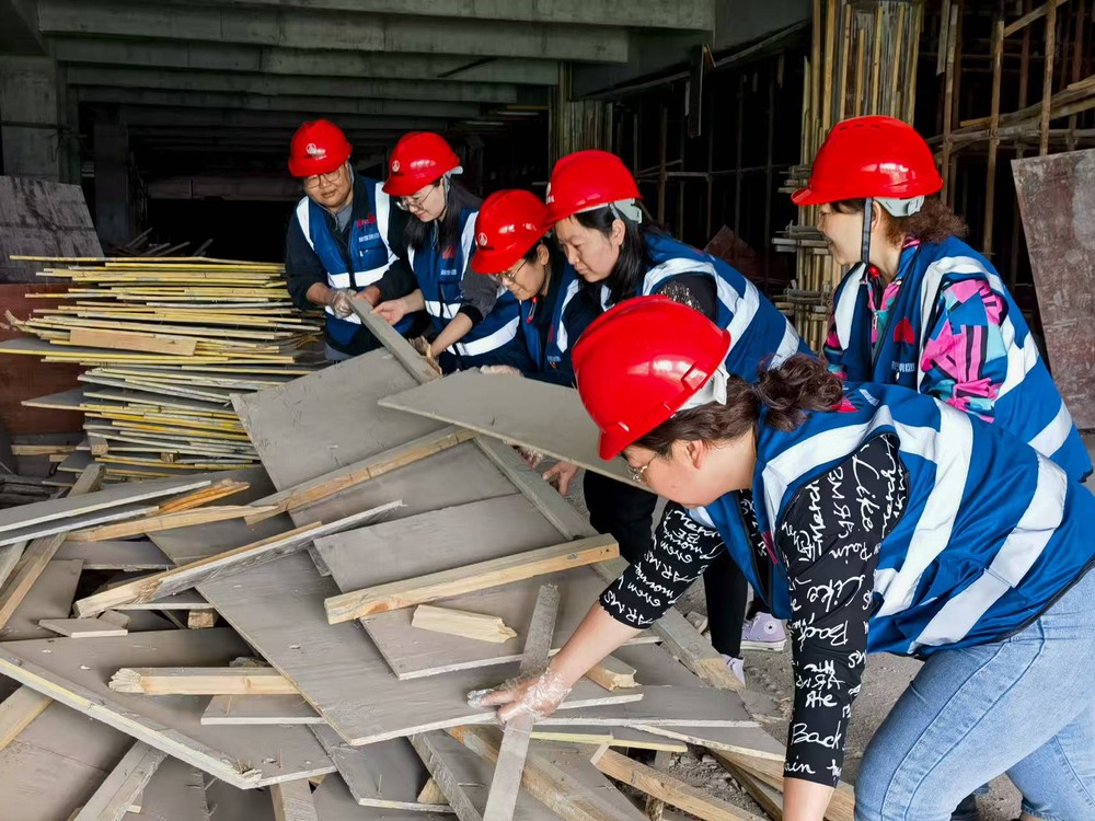 党建引领聚合力  党团联动促节能