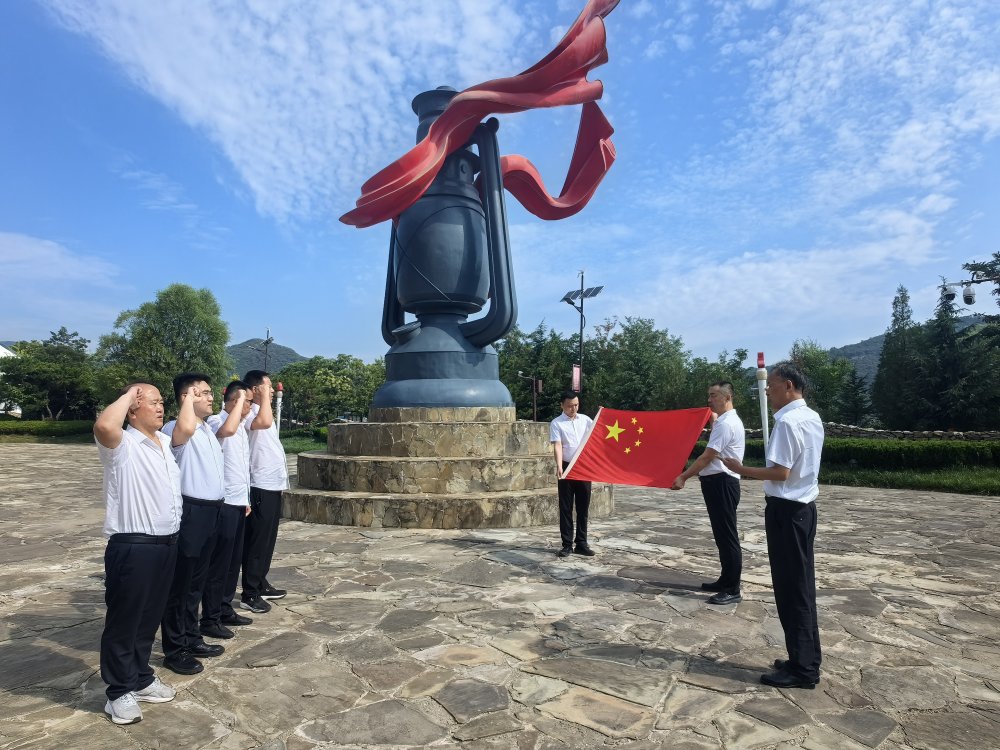 忆峥嵘军旅岁月 践初心砥砺前行
