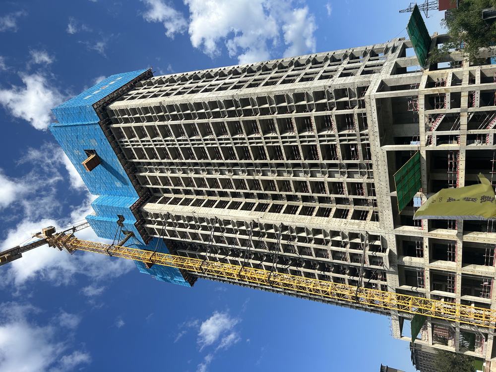 陕煤建设榆林公司承建的祥和家园1号楼项目主体结构提前54天封顶