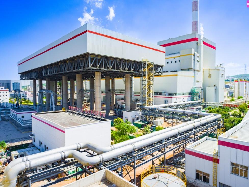 陕煤建设机电安装公司新元洁能项目部：蒸汽管道施工及吹扫圆满收官 筑牢城市供热根基