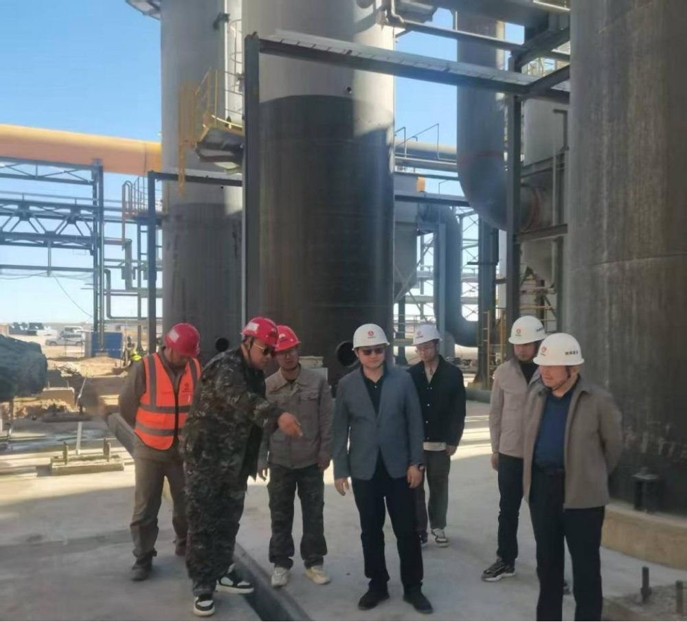 陕煤建设西北分公司土建第一项目部:双节慰问暖人心 鼓足干劲促生产