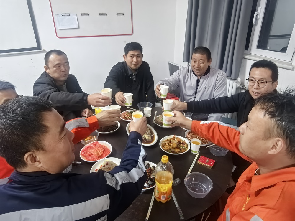 月满中秋情暖一线 凝心聚力共话团圆