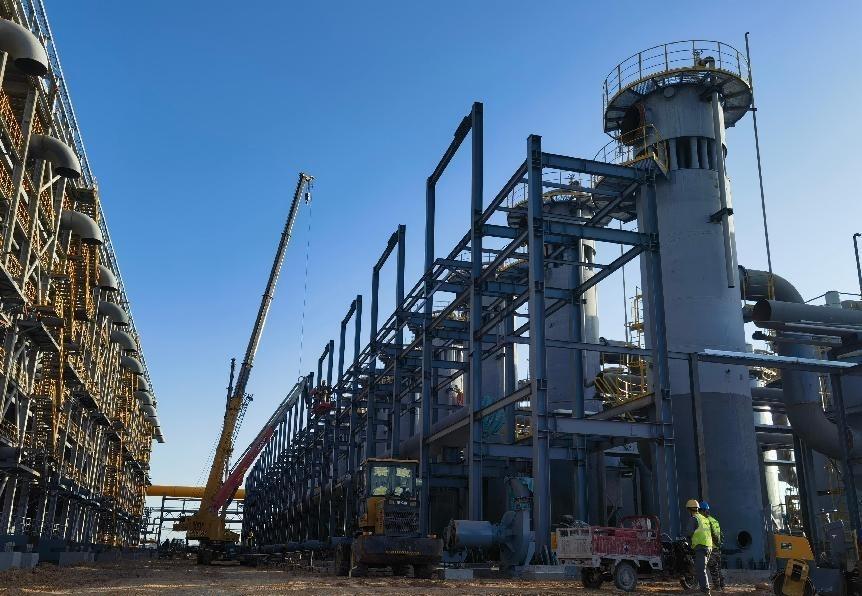 陕煤建设西北分公司土建第一项目部：热解装置管廊2钢结构安装任务圆满完成