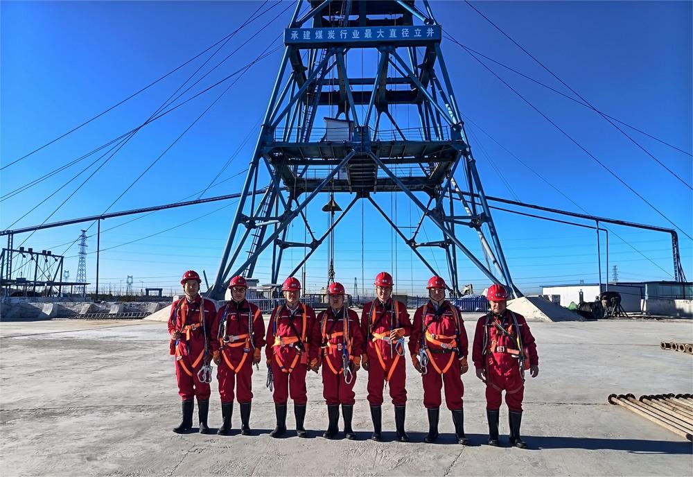 陕煤集团安全检查组到陕煤建设矿建二公司曹家滩副立井项目开展四季度安全环保大检查工作