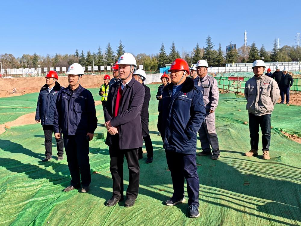 陕煤集团基本建设管理部高级主任师黄社民一行深入陕煤建设承建的铜创能材项目检查指导工作