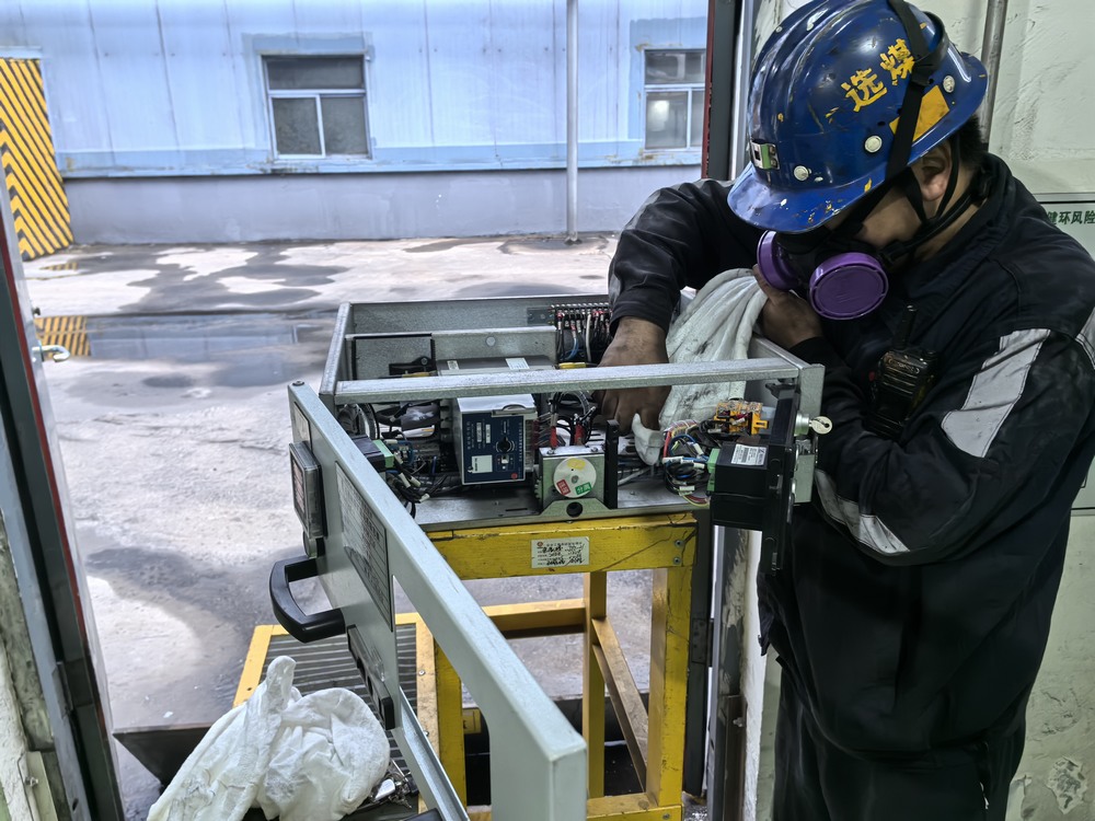 陕煤建设洗选煤运营公司红柳林洗煤厂项目部:以电为脉守岗尽责 精耕细作护航生产