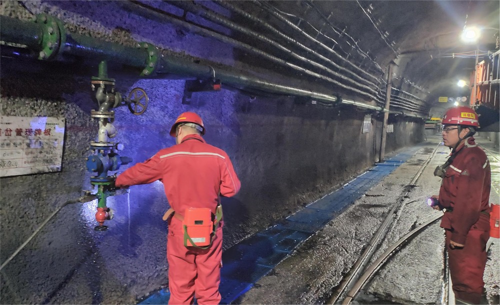 陕煤建设矿建二公司:织密冬季“三防”安全网