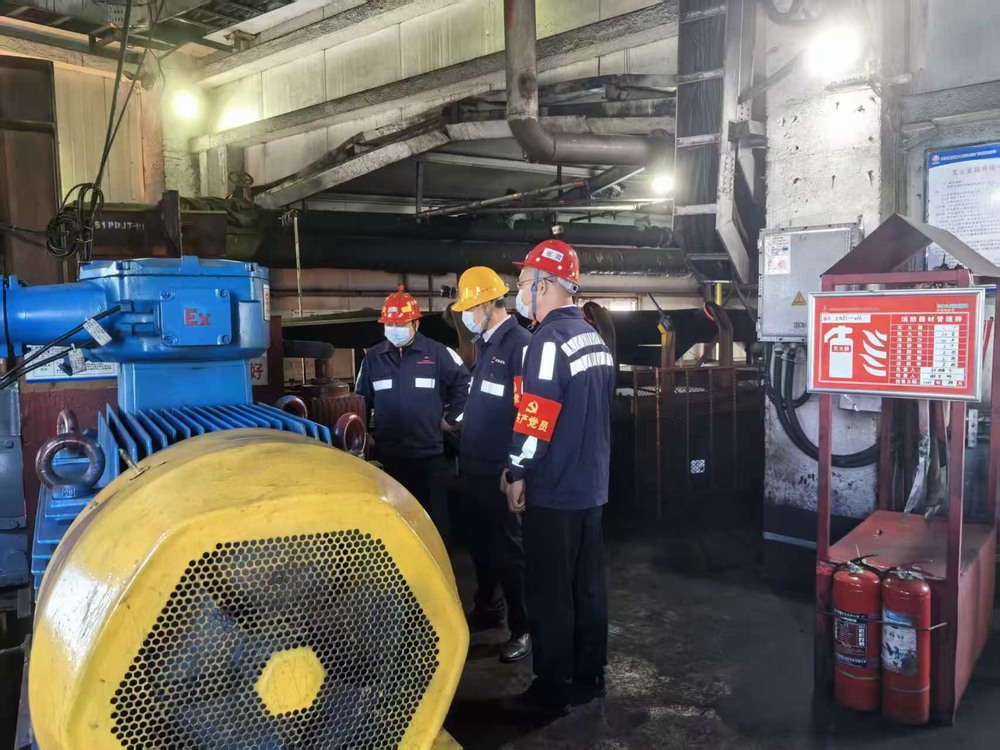 陕煤建设洗选煤运营公司柠条塔运营项目部党支部开展“党建护航保安全 年末攻坚显担当”主题党日活动