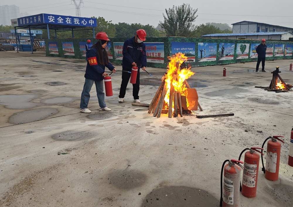 百日攻坚筑防线 恪尽职守护平安