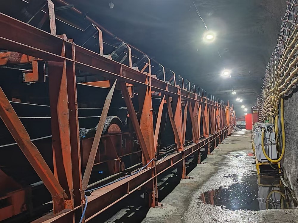 陕煤建设机电安装公司神府项目部圆满完成15222胶运顺槽带式输送机安装工程