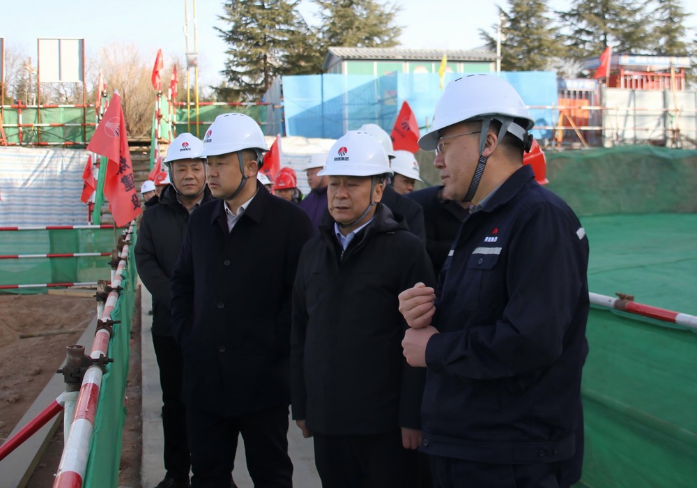 陕煤集团工程总监、基本建设管理部总经理李仰东深入陕煤建设承建的铜创能材项目检查指导工作